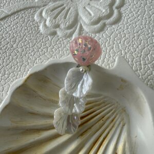 Pearl Shell & Leaf Clip — Pink