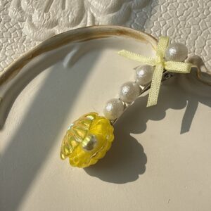 Shell Pearl Bow Clip — Yellow