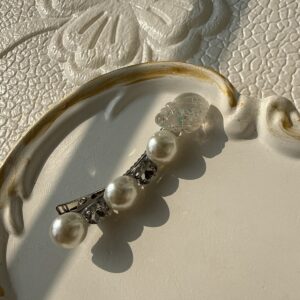 Crystal Shell Pearl Clip — Clear