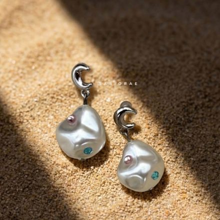IMG_0696_Luna_pearl_earring_price180